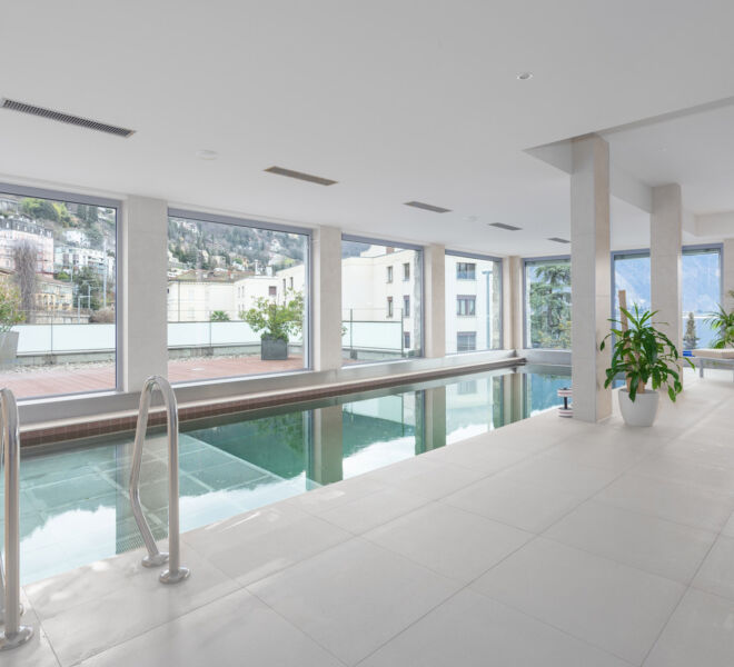 Zona de la piscina de los Apartamentos y Spa Montreux Lake View