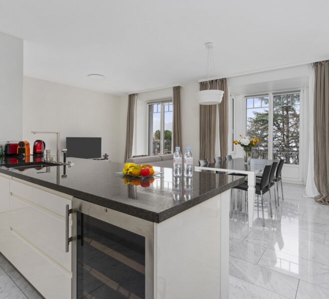 Cuisine et salle à manger de luxe Montreux Grand Rue Apartments