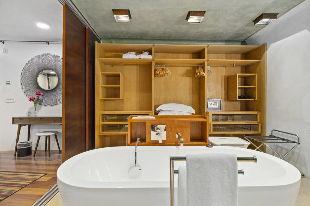 Luxury bathroom fittings by Villa Rotana