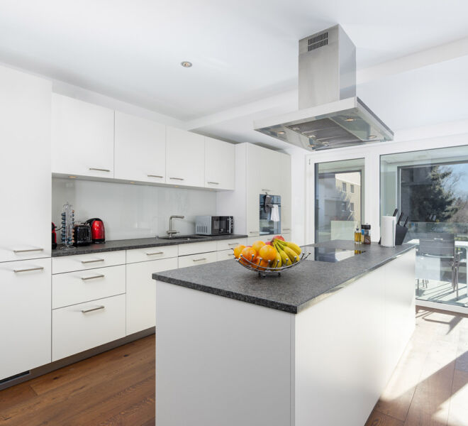 The kitchen area of Interlaken Swiss Hotel Apartments