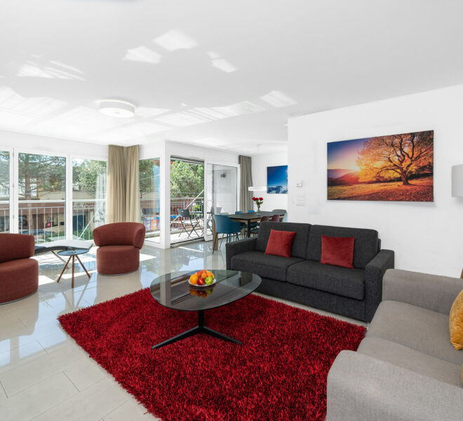 Modernes Wohnzimmer in den Montreux LUX Apartments