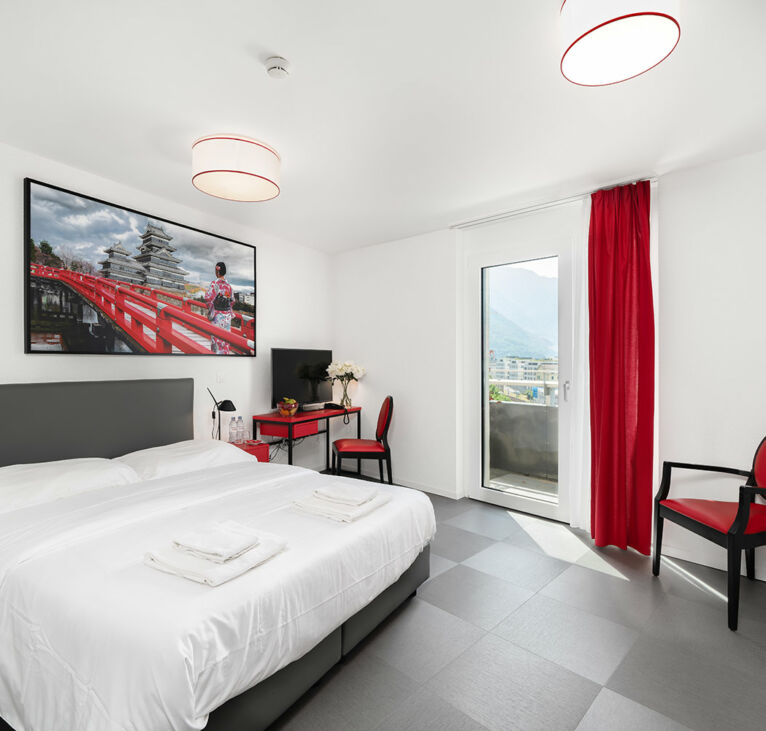 Lake-View-Double-Room-Freddie-Mercury-Swiss-Hotel-Apartments02