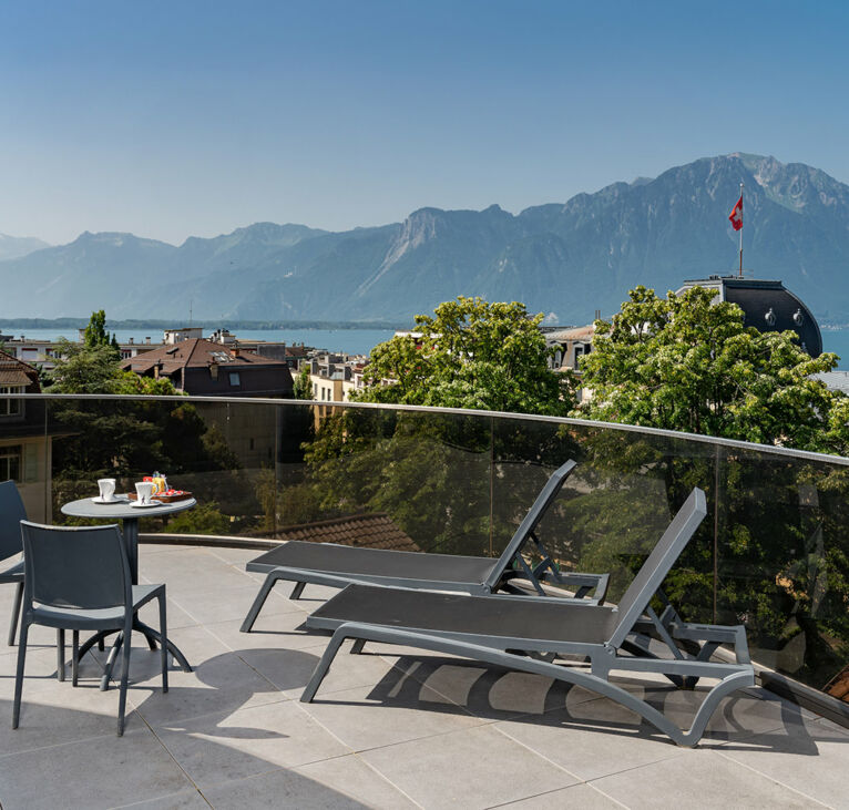 Lake-View-Suite-Freddie-Mercury-Swiss-Hotel-Apartments-04