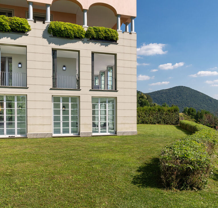 Four Bedroom Garden House Apartment