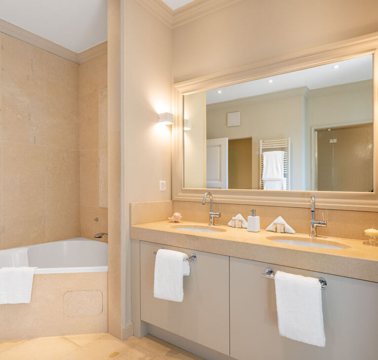 Four Bedroom Garden House Apartment