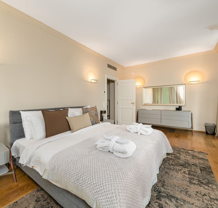 Four Bedroom Garden House Apartment