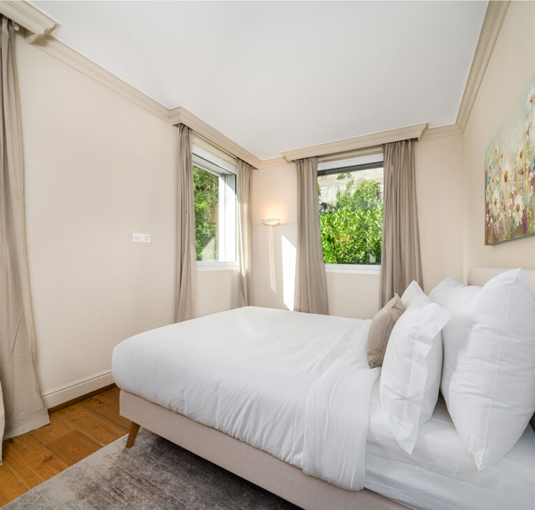 Four Bedroom Garden House Apartment