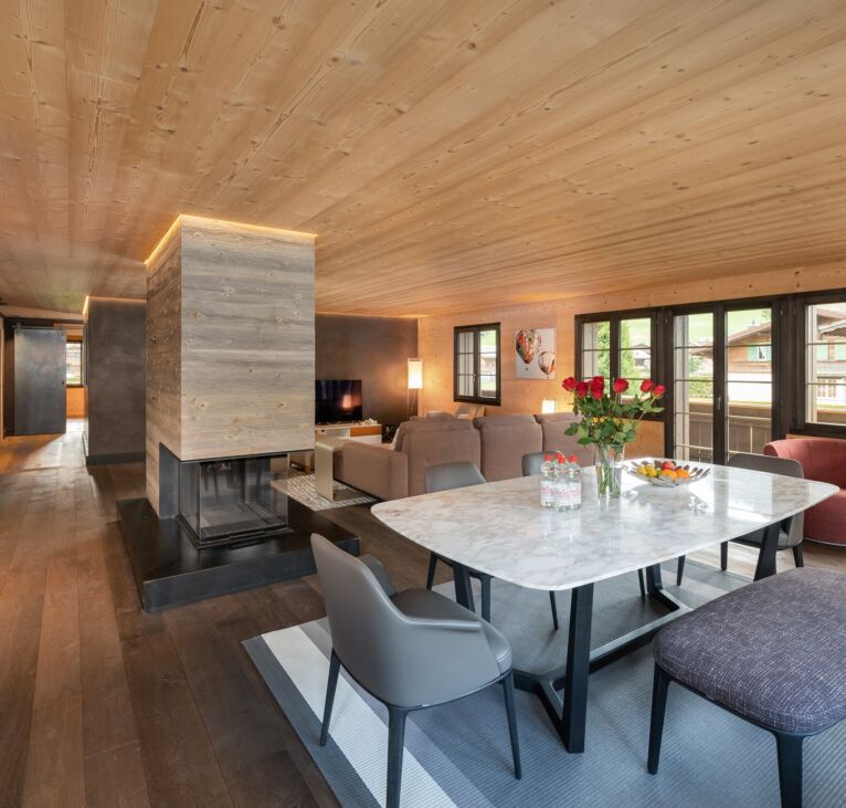 Gstaad Apartment-Dinning