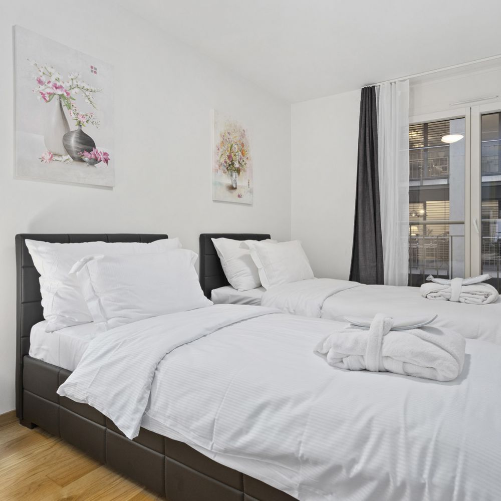 Twin bedroom accommodation at Montreux LUX Apartments