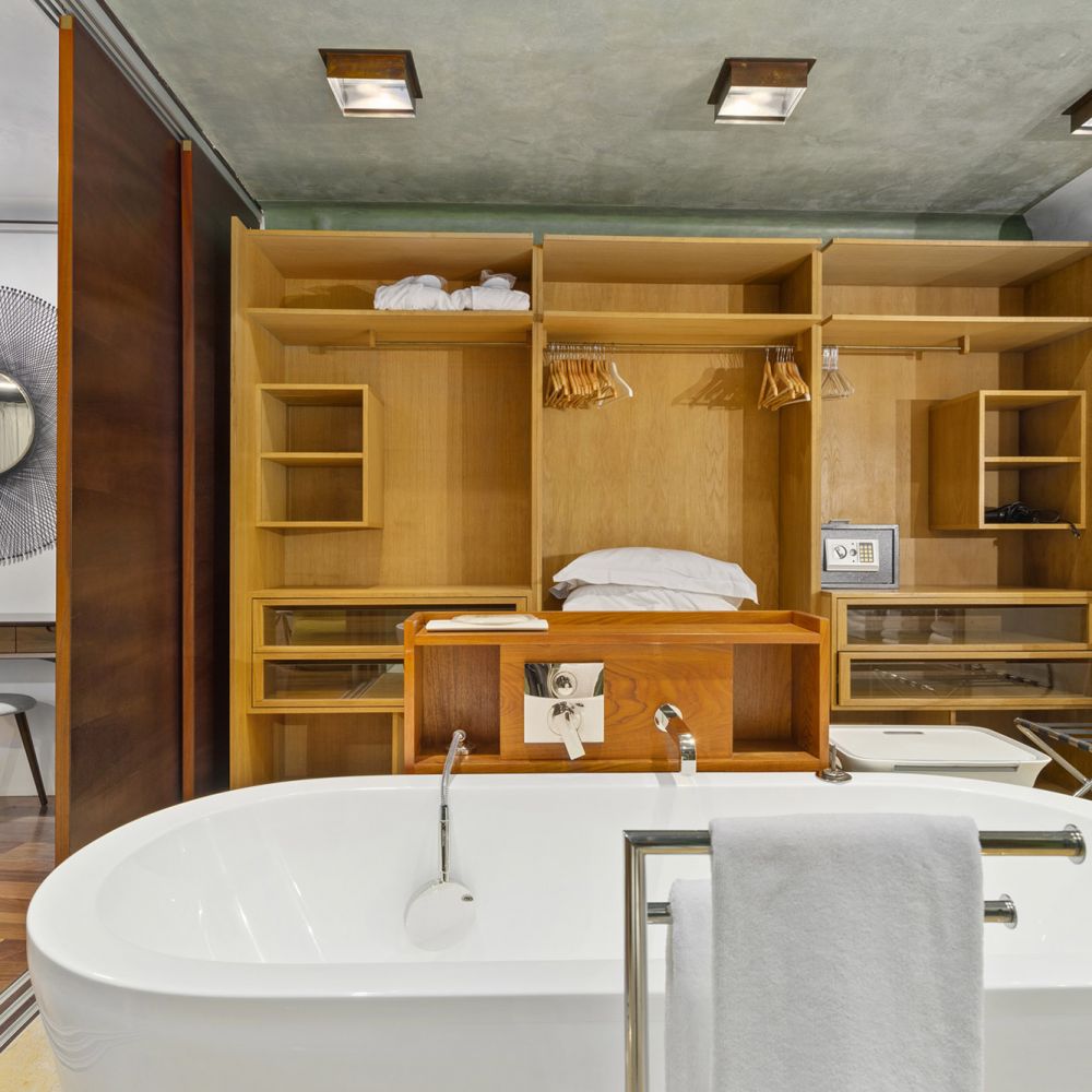 Luxury bathroom fittings by Villa Rotana